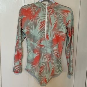 NEW W/OUT TAGS FREE PEOPLE RASH GUARD SWIMSUIT